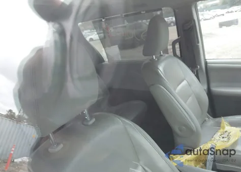 2015 Toyota Sienna Xle Premium 8 Passenger z USA, uszkodzony, nr VIN 5TDYK3DC4FS561679